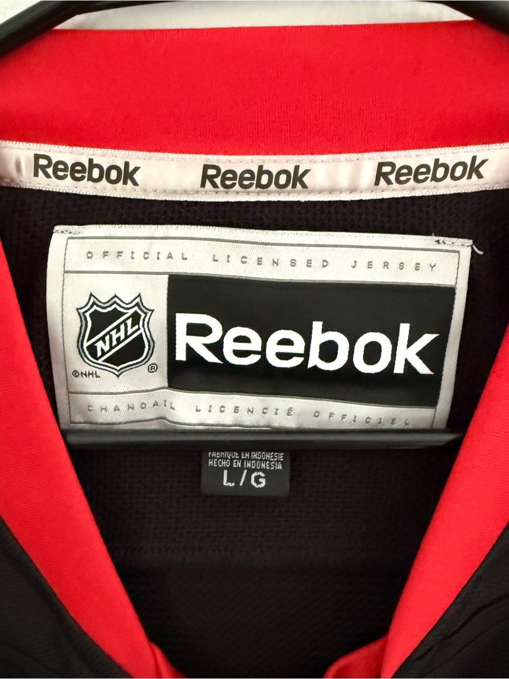 NHL Reebok Alternate Chicago Blackhawks  Captain Jonathan Toews Jersey Large - Picture 4 of 6